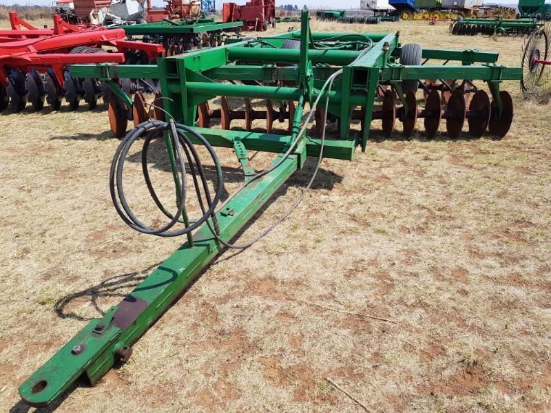 32 John Deere Hydraulic disc harrow